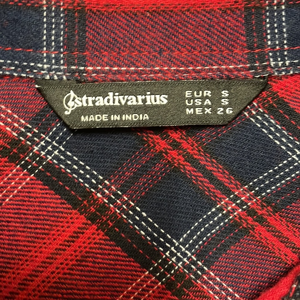Astradivarius women button down shirt. Small - Picture 2 of 4